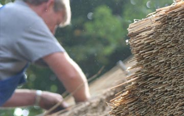 professional Fenton Barns thatchers